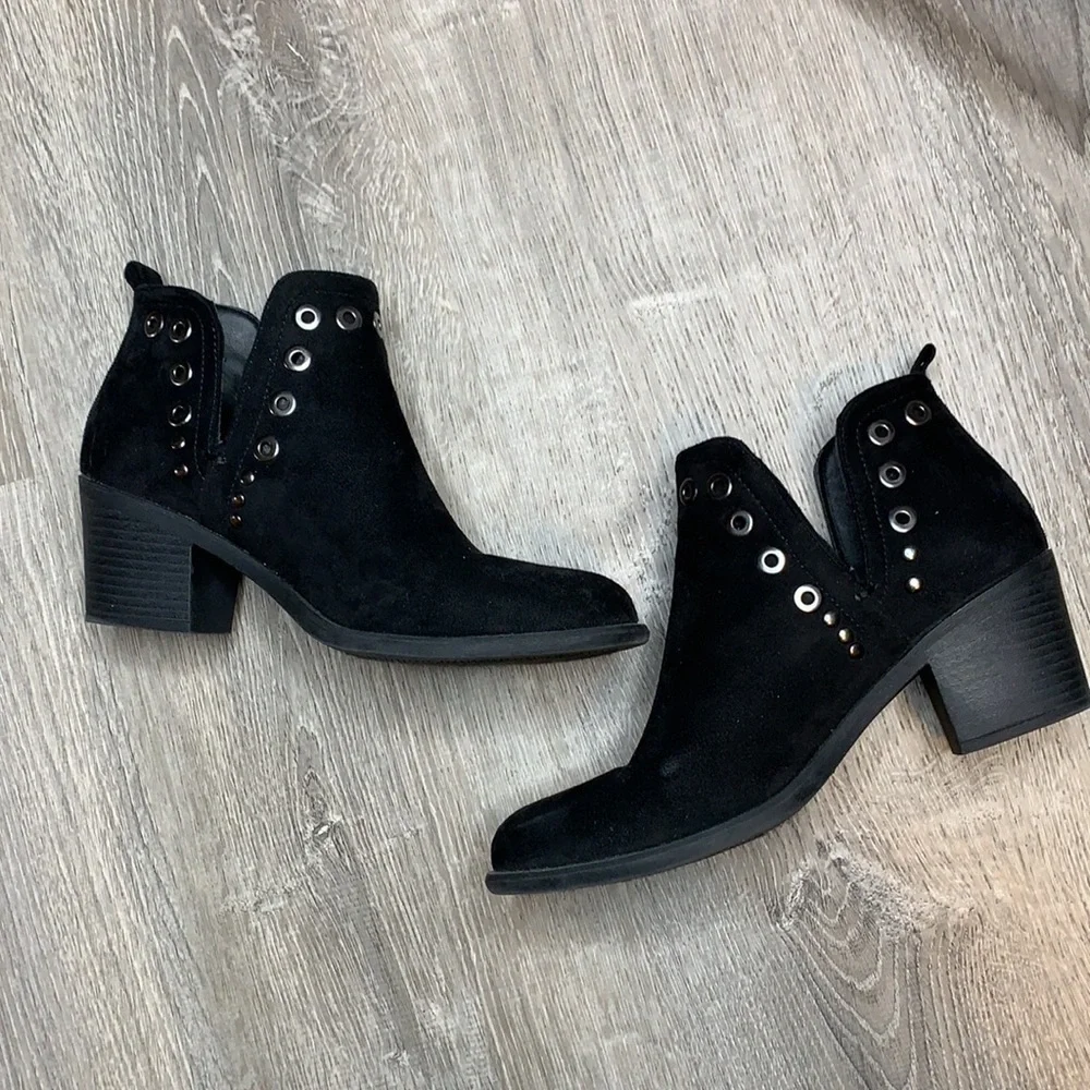 Black Ankle Boots With Silver Grommets Size 8.5